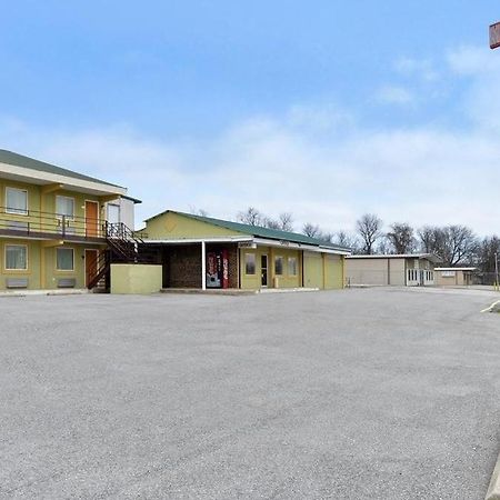American Inn Princeton Bagian luar foto